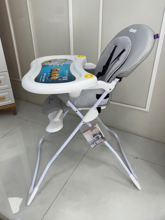 صندلی غذا کودک دلیجان کیوت پلاس - جزئیات سینی و کمربند