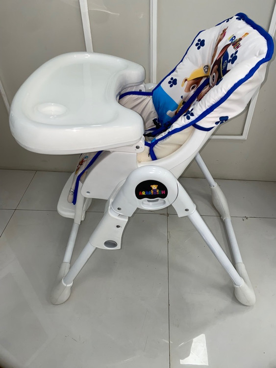 صندلی غذای ارابه مدل آلوا - جزئیات سینی و کمربند